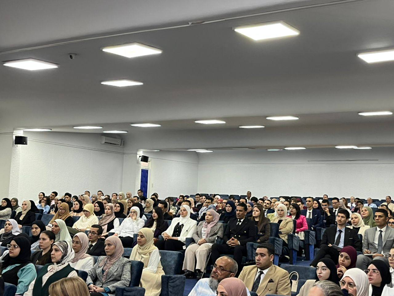 استضافة عبد القادر بن دعماش لإلقاء محاضرة حول المجموعة الفنية لجبهة التحرير الوطني