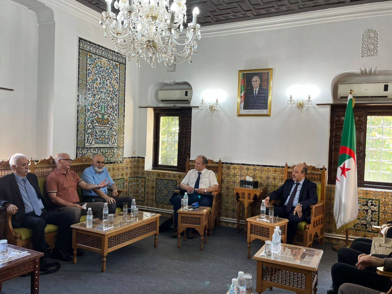 استضافة عبد القادر بن دعماش لإلقاء محاضرة حول المجموعة الفنية لجبهة التحرير الوطني