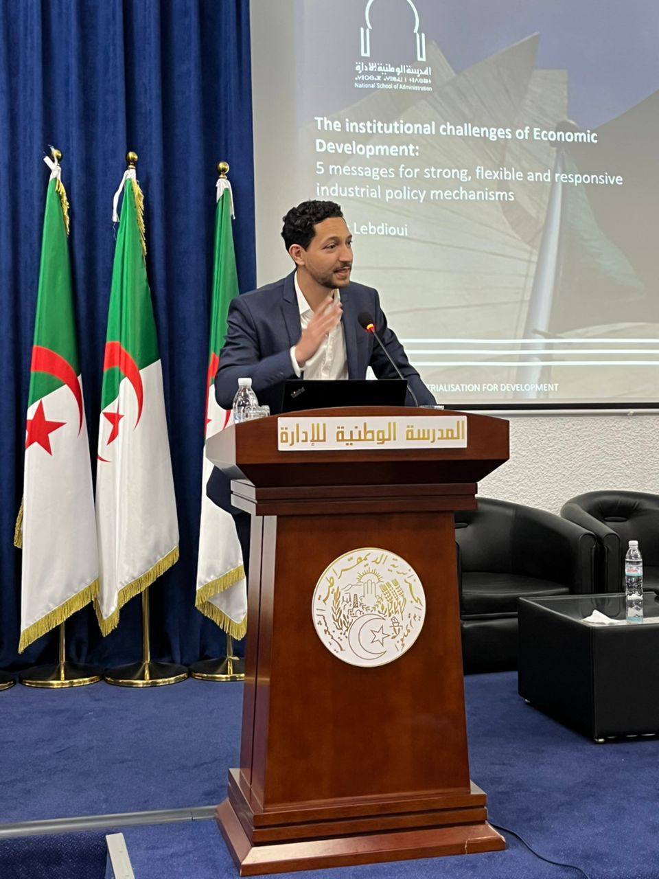 استضافة البروفيسور أمير لبديوي لالقاء محاضرة بعنوان الجزائر وتحديات النهوض الإقتصادي الإستراتيجيات، الإصلاحات و المؤسسات