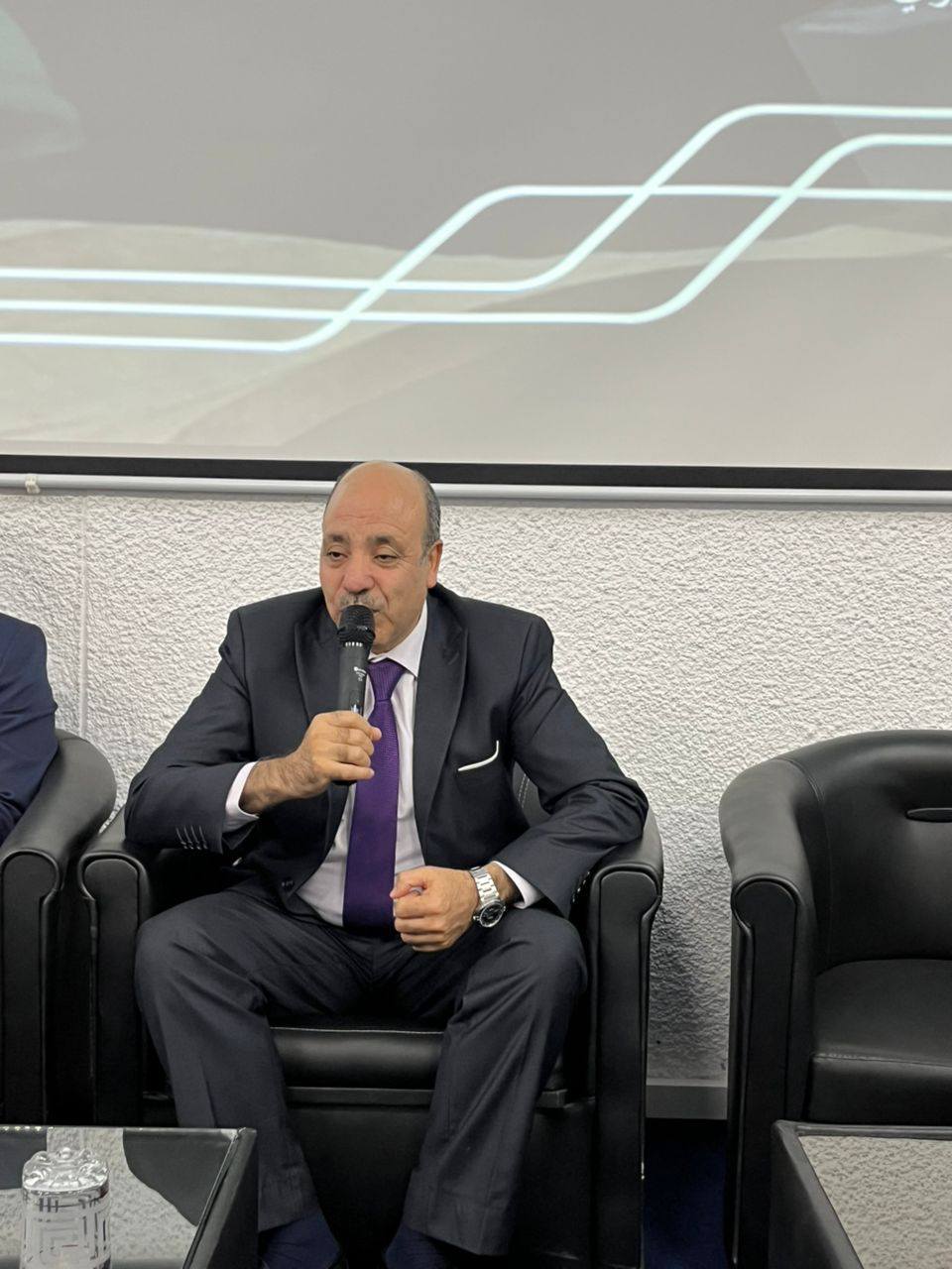 استضافة البروفيسور أمير لبديوي لالقاء محاضرة بعنوان الجزائر وتحديات النهوض الإقتصادي الإستراتيجيات، الإصلاحات و المؤسسات