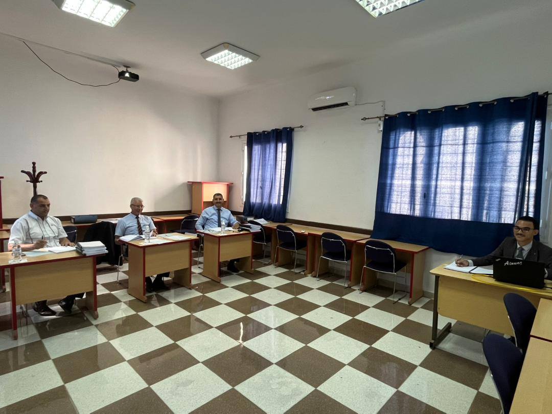 انطلاق مناقشة مذكرات تلاميذ الدفعة 53 بإشراف المدير العام للمدرسة الوطنية للإدارة