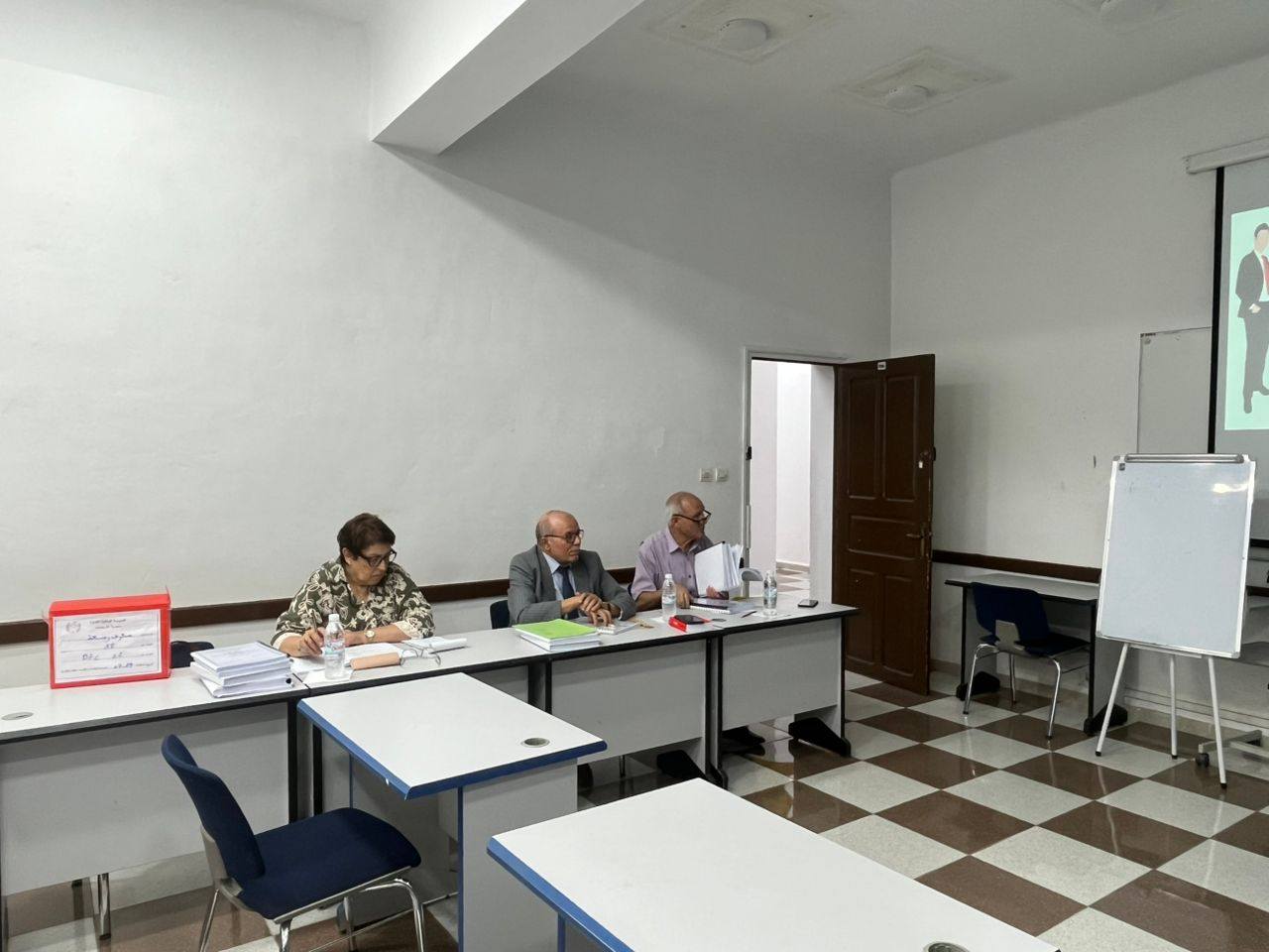 انطلاق مناقشة مذكرات تلاميذ الدفعة 53 بإشراف المدير العام للمدرسة الوطنية للإدارة