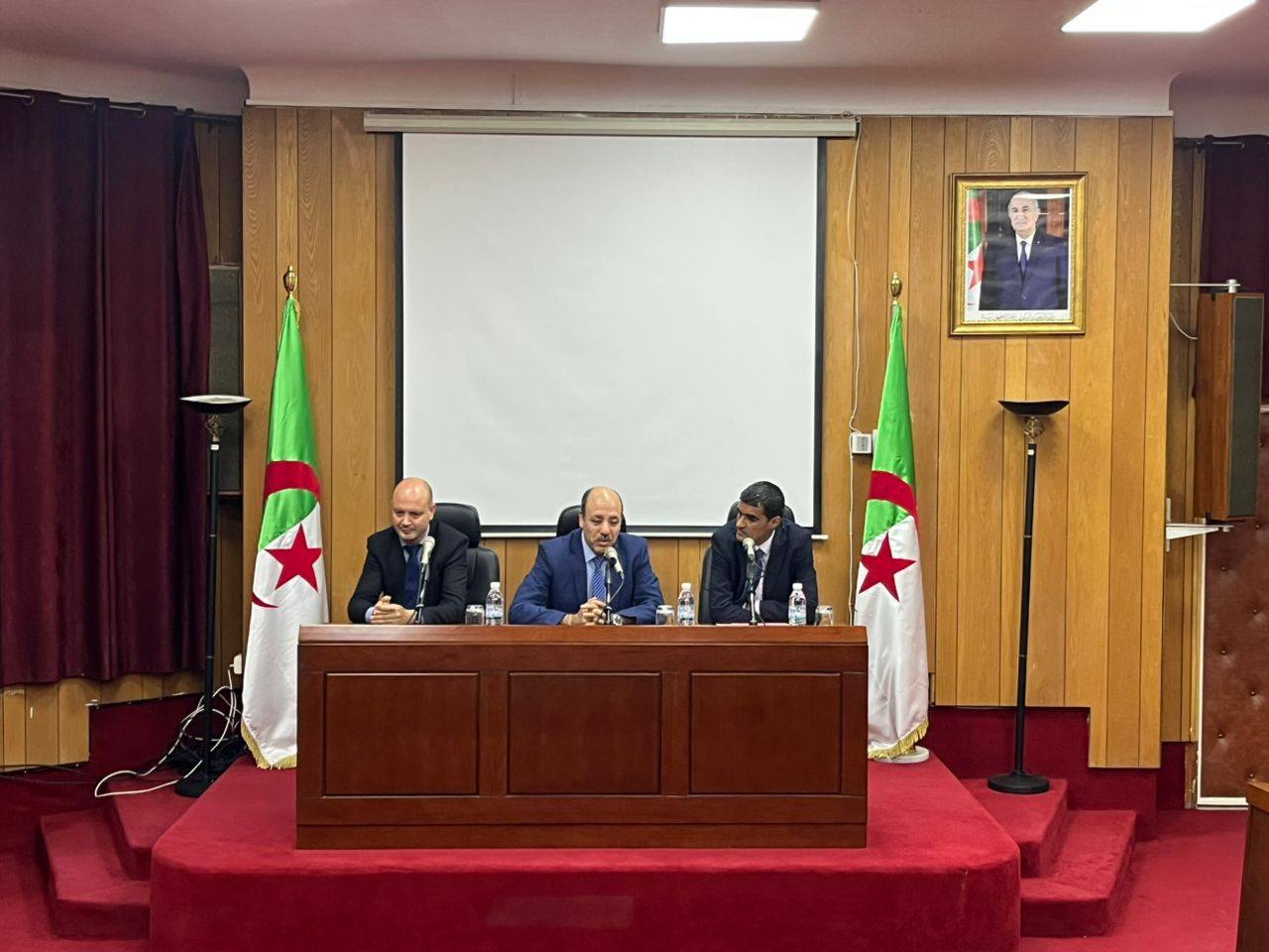 انطلاق مناقشة مذكرات تلاميذ الدفعة 53 بإشراف المدير العام للمدرسة الوطنية للإدارة