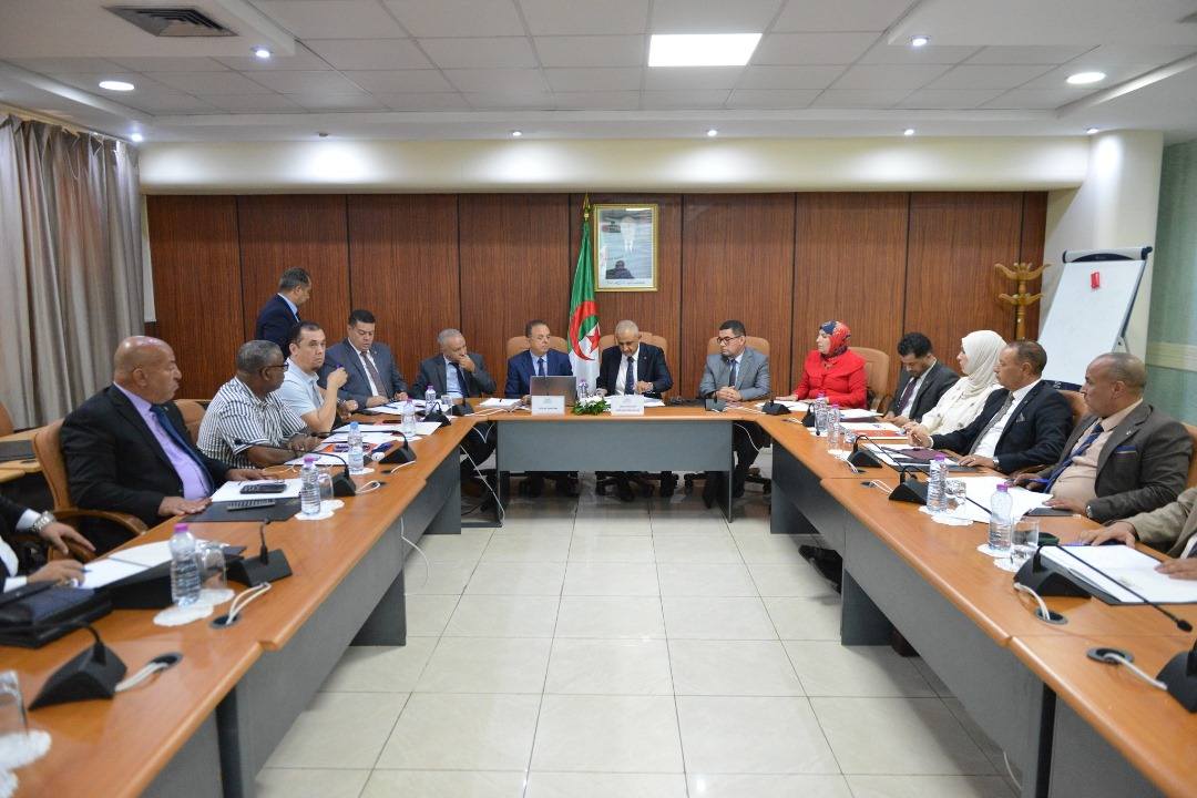 البرامج التكوينية لفائدة مختلف الهيئات المؤسسات العمومية