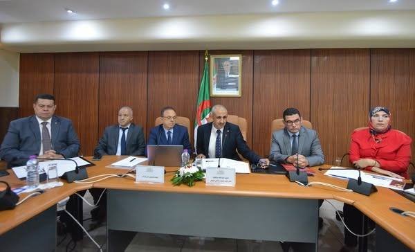 البرامج التكوينية لفائدة مختلف الهيئات المؤسسات العمومية