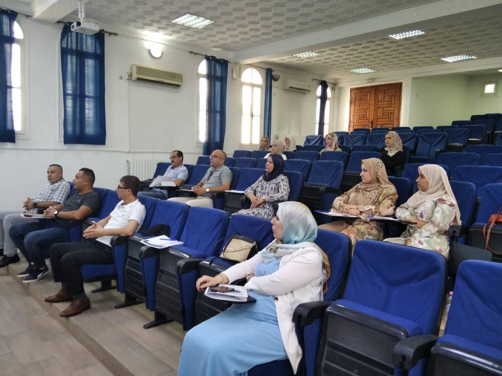 البرامج التكوينية لفائدة مختلف الهيئات المؤسسات العمومية