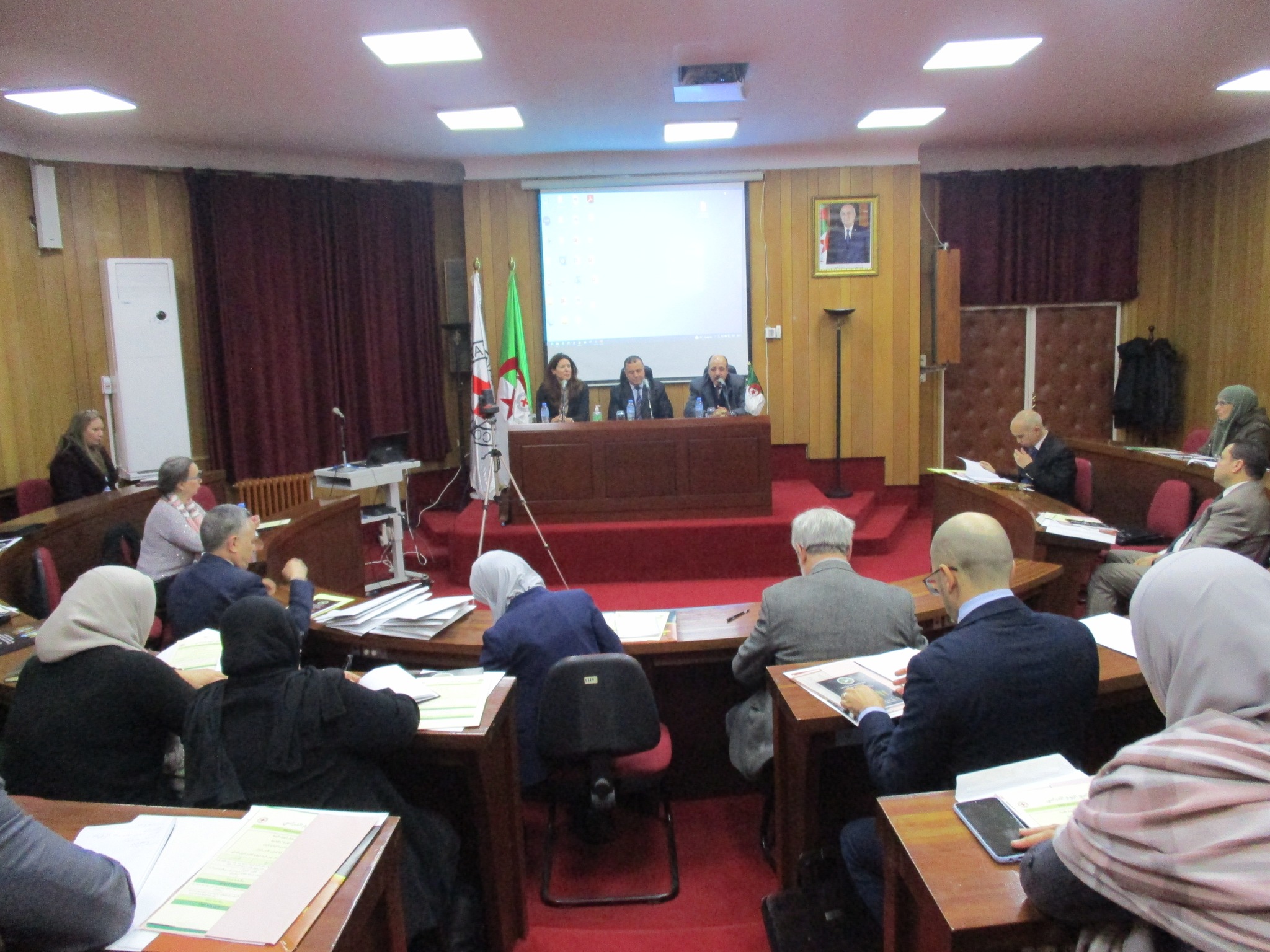 احتضان يوم دراسي حول "القانون الدولي الإنساني وتحديات النزاعات المسلحة المعاصرة"